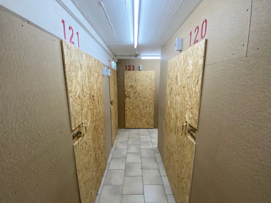 Hier findest du Lagerboxen die in Mils Gewerbepark in der nähe von Hall in Tirol barrierefrei verfügbar sind. 